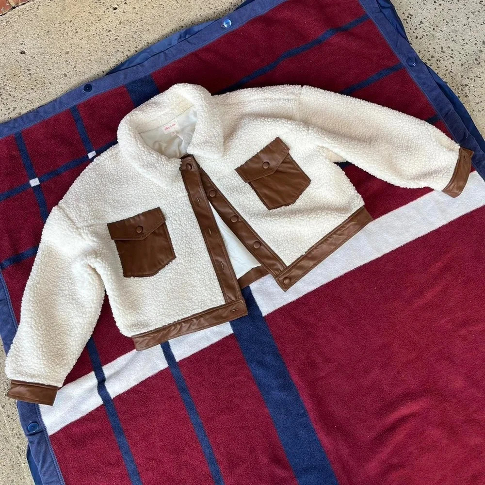 Riley & Rae White Faux Leather Trim Fleece Sherpa Coat Jacket NWT
Women’s XXL